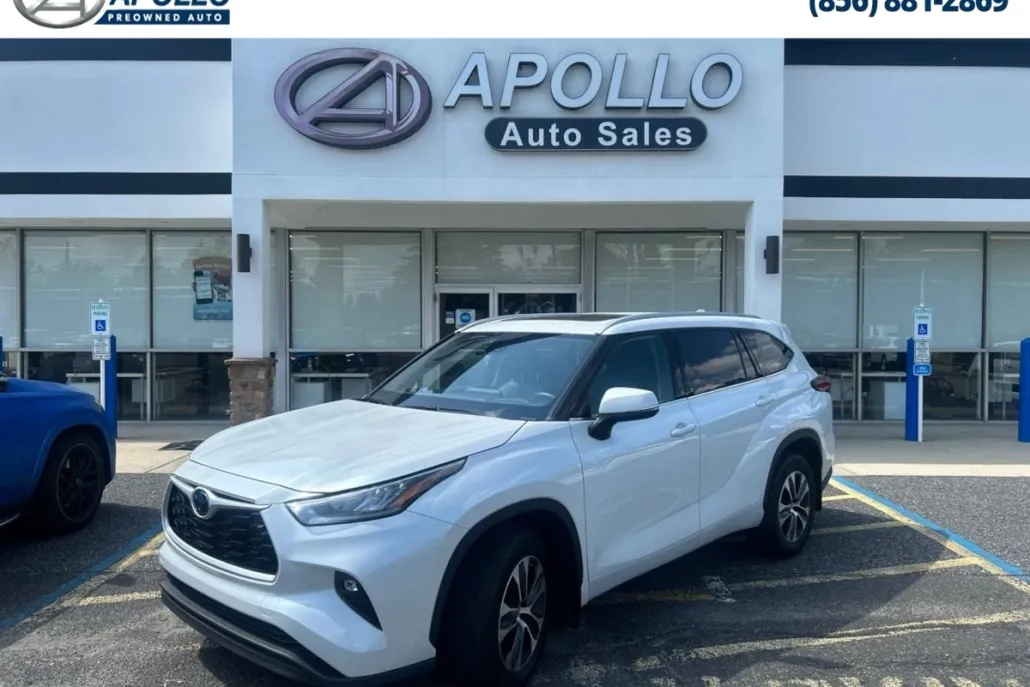 2022 Toyota Highlander XLE photo 1