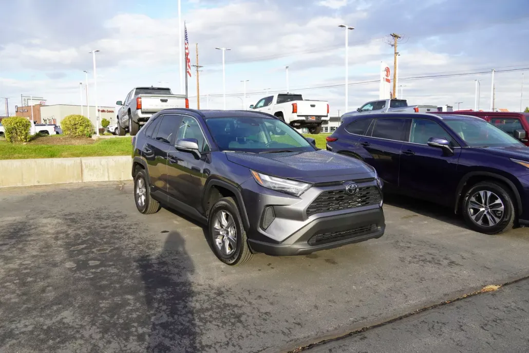 2025 Toyota RAV4 Hybrid XLE photo 1
