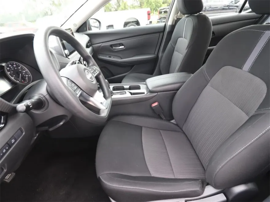 2024 Nissan Sentra SV photo 1
