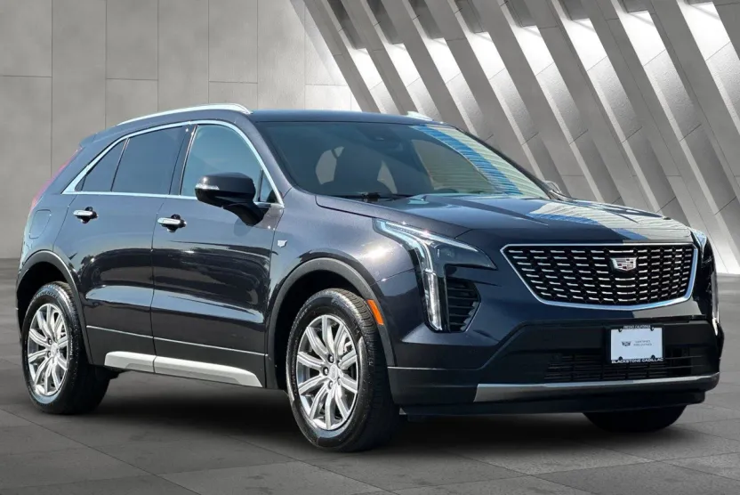 2023 Cadillac XT4 Premium Luxury photo 1