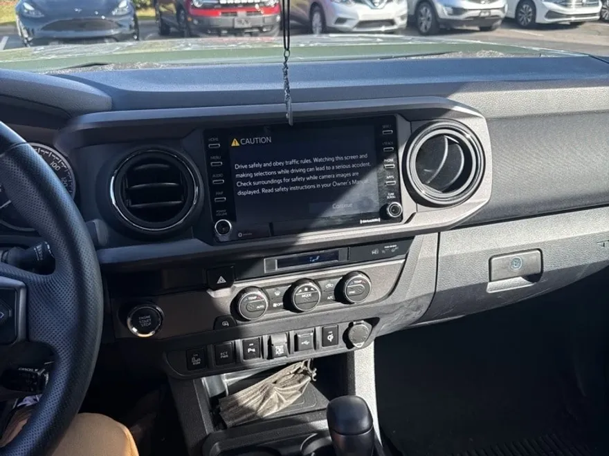 2022 Toyota Tacoma TRD Off-Road V6 photo 1