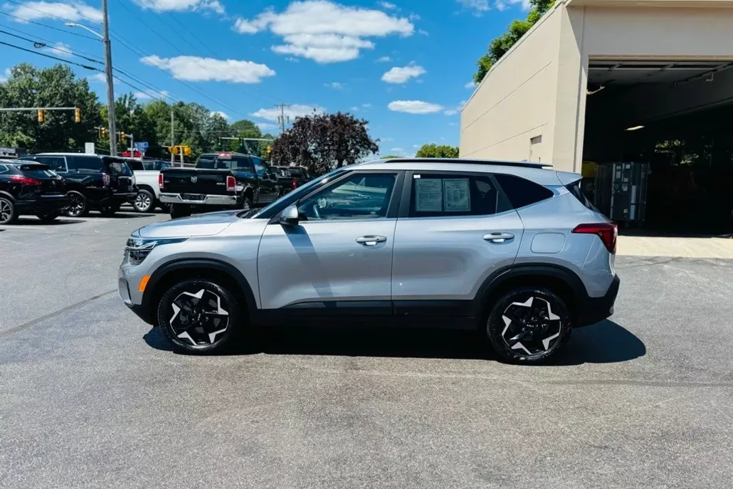 2024 Kia Seltos EX photo 1