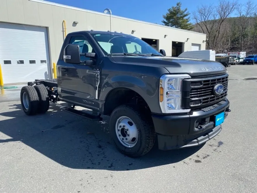 2024 Ford F-350 photo 1
