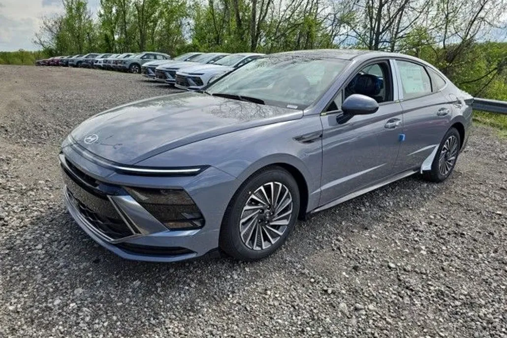 2025 Hyundai Sonata Hybrid SEL photo 1