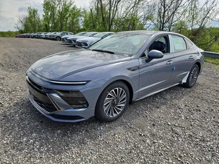 2025 Hyundai Sonata Hybrid SEL photo 1