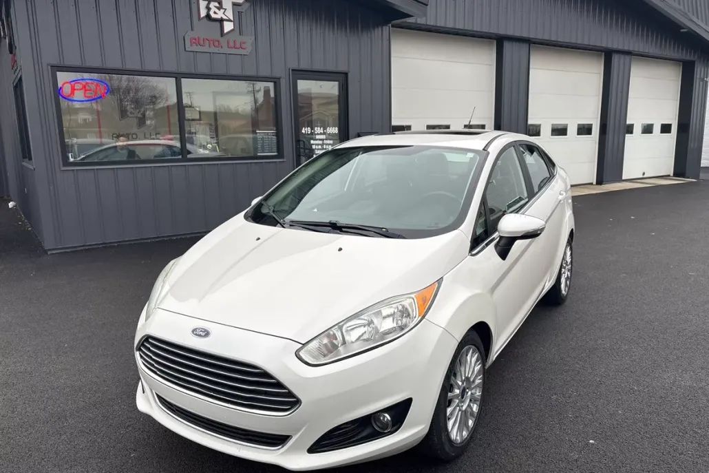 2016 Ford Fiesta Titanium photo 1