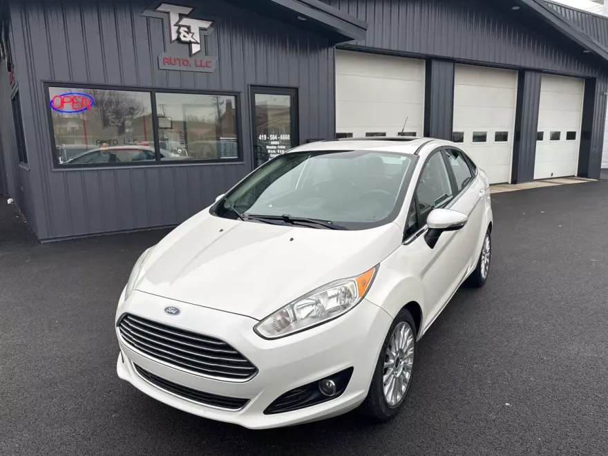 2016 Ford Fiesta Titanium photo 1