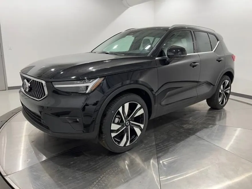 2025 Volvo XC40 Plus photo 1