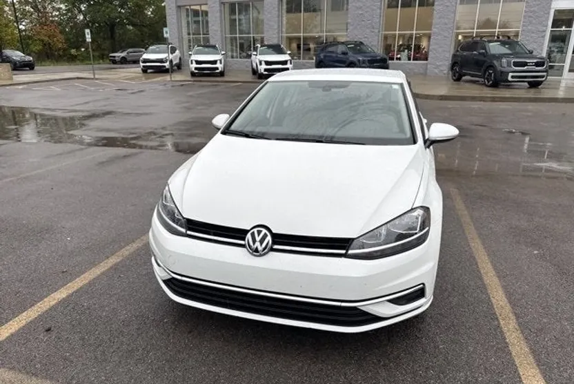 2018 Volkswagen Golf S photo 1