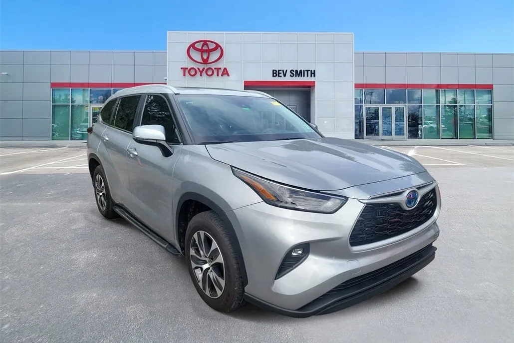 2024 Toyota Highlander Hybrid XLE photo 1