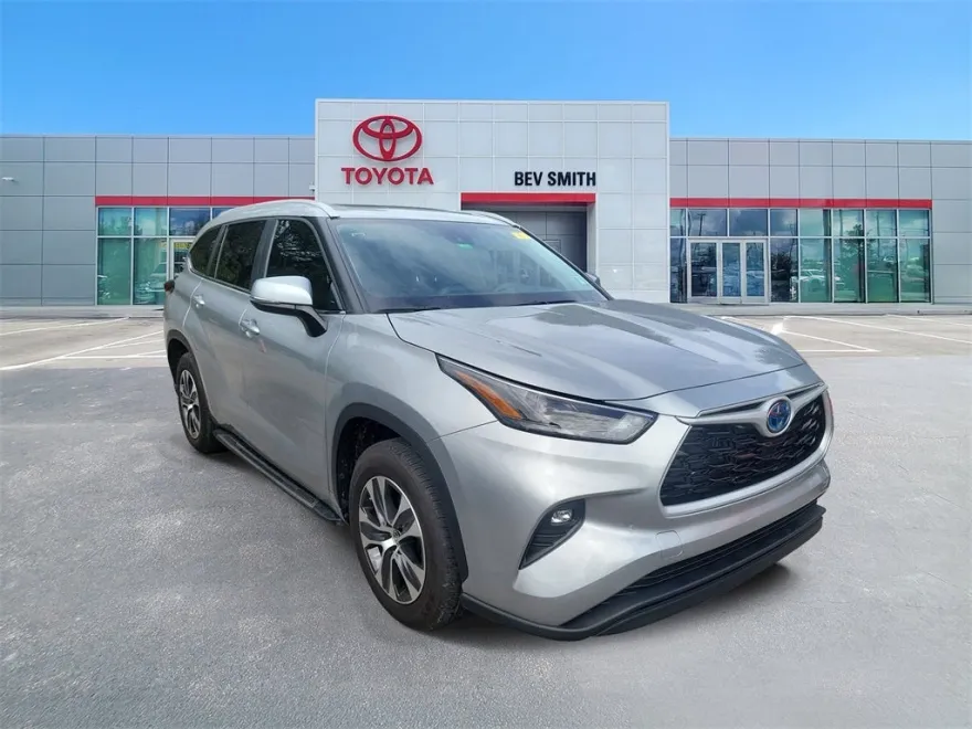 2024 Toyota Highlander Hybrid XLE photo 1