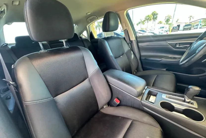 2017 Nissan Altima 2.5 SR photo 1
