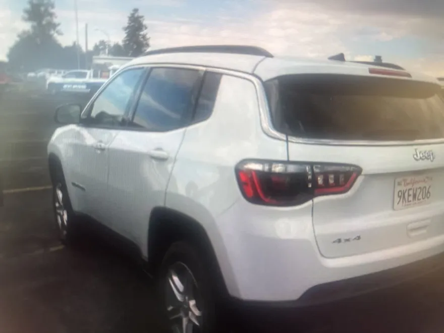 2024 Jeep Compass Latitude photo 1