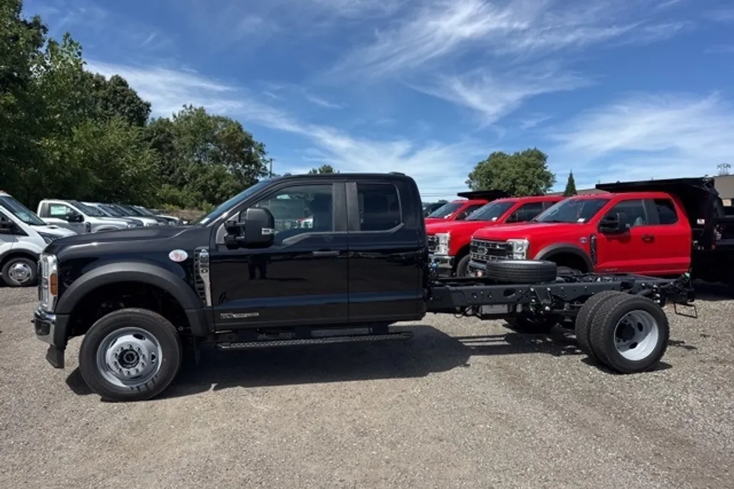 2025 Ford F-550 XL photo 1