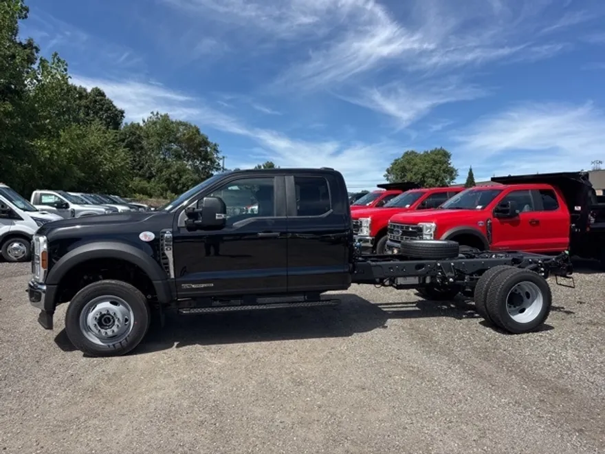 2025 Ford F-550 XL photo 1