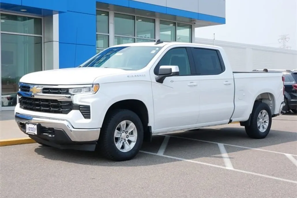 2022 Chevrolet Silverado LT photo 1