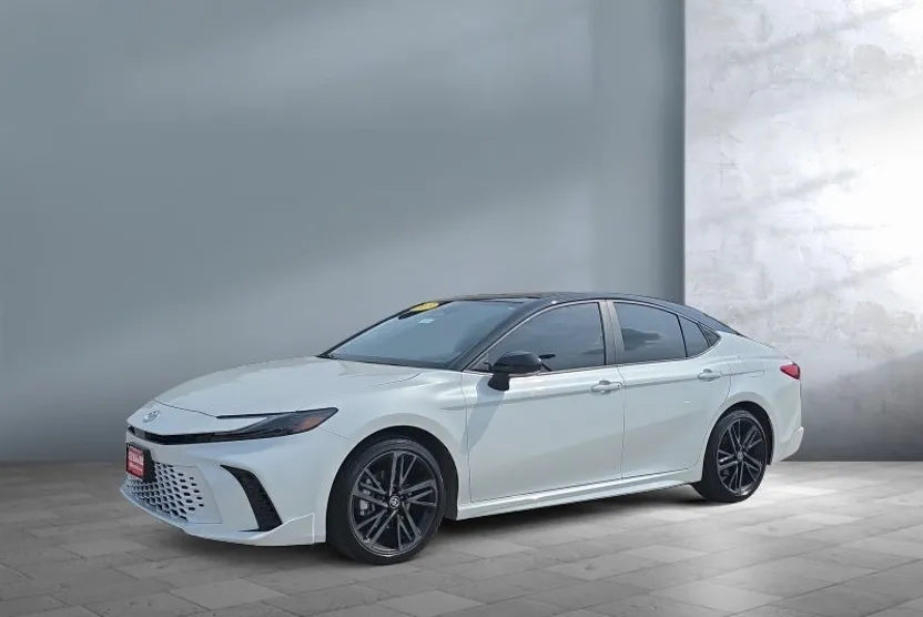 2025 Toyota Camry LE photo 1
