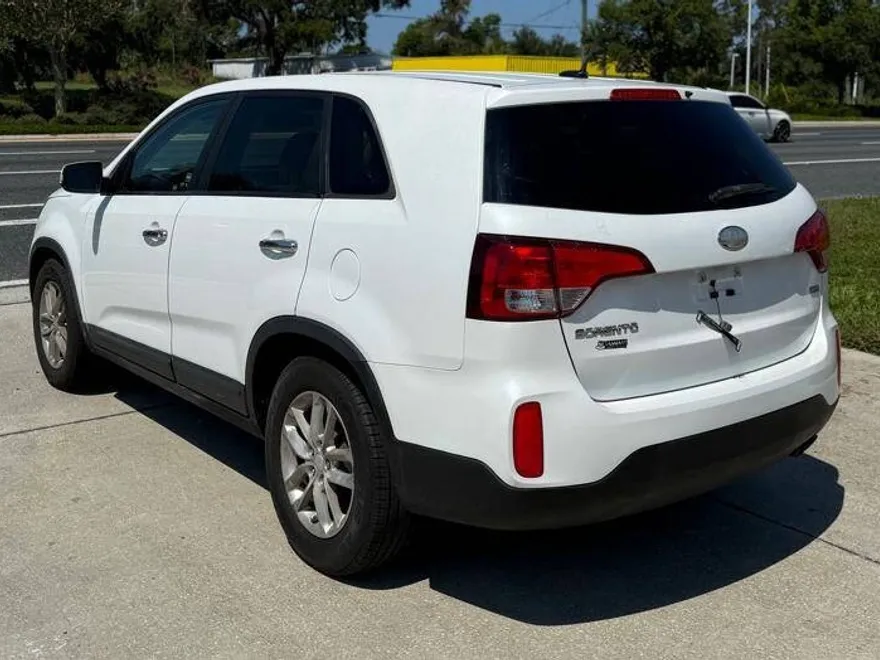 2014 Kia Sorento Base LX photo 1