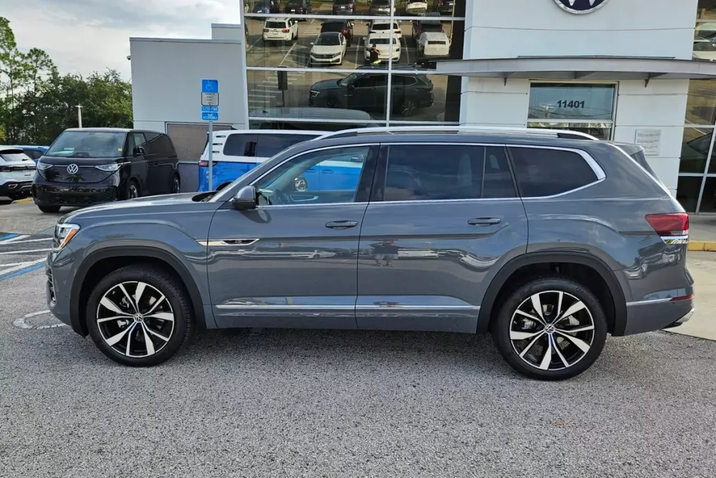 2026 Volkswagen Atlas SEL Premium R-Line photo 1