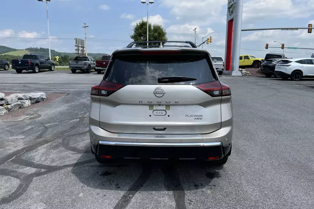 2025 Nissan Rogue Platinum photo 1