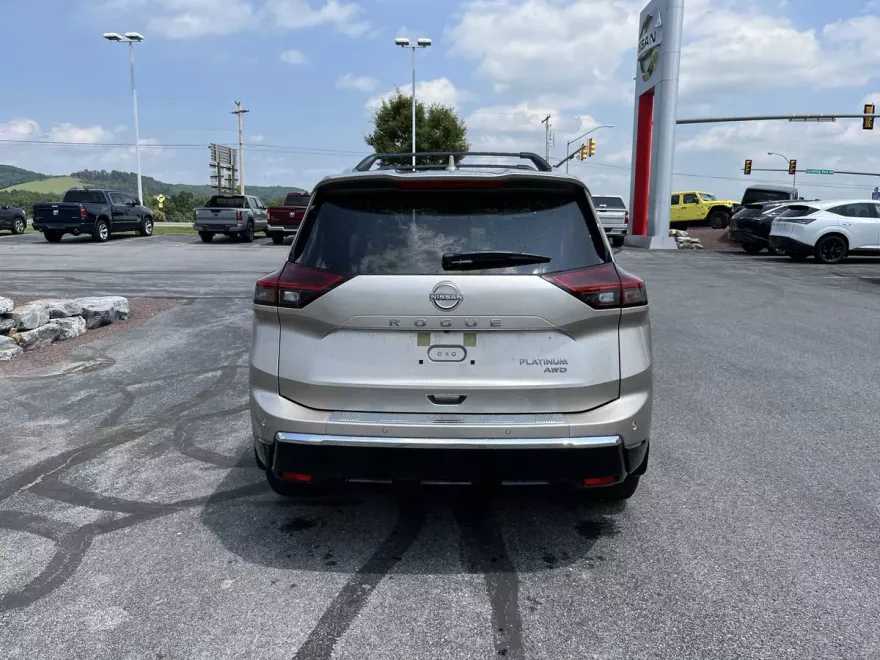 2025 Nissan Rogue Platinum photo 1