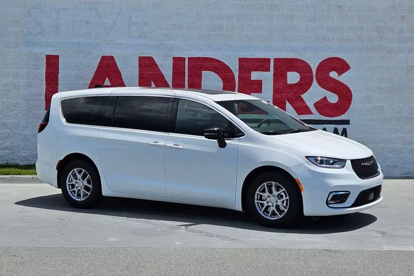 2025 Chrysler Pacifica photo 1