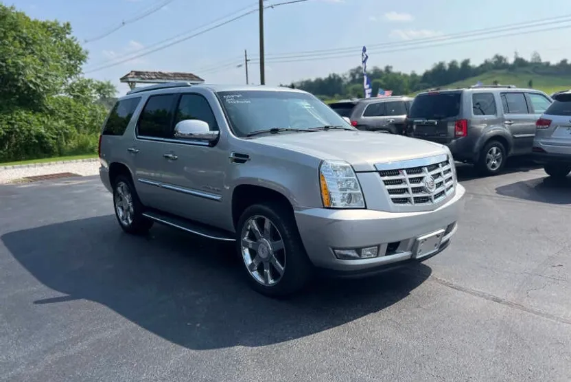 2011 Cadillac Escalade Luxury photo 1