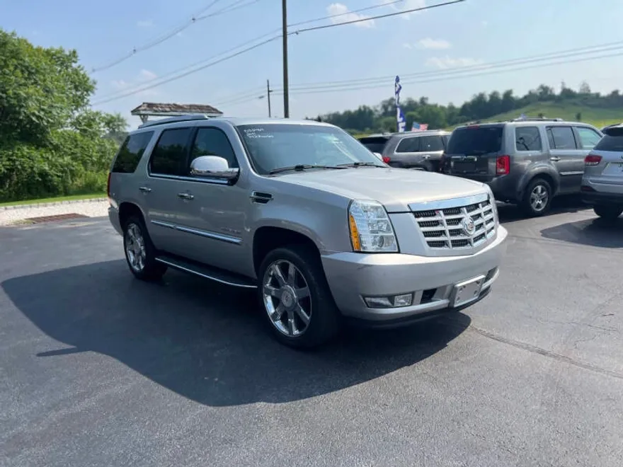 2011 Cadillac Escalade Luxury photo 1