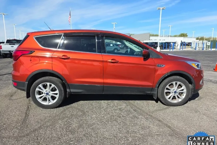 2019 Ford Escape SE photo 1