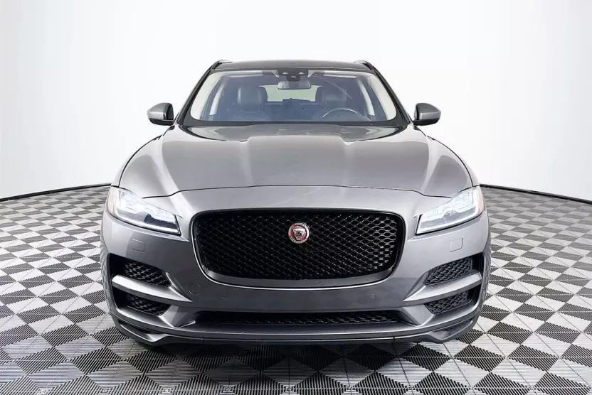 2018 Jaguar F-PACE Prestige photo 1