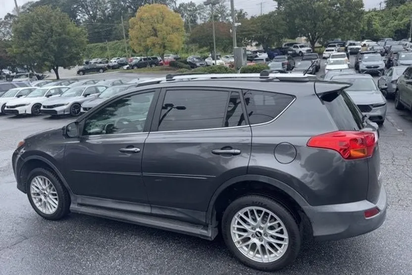 2013 Toyota RAV4 LE photo 1