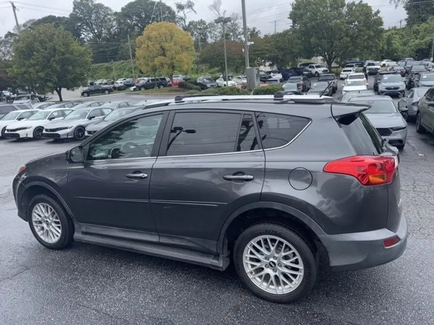 2013 Toyota RAV4 LE photo 1