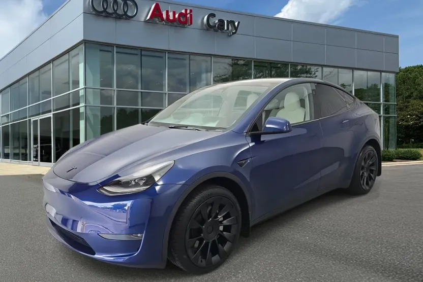 2024 Tesla Model Y Long Range photo 1