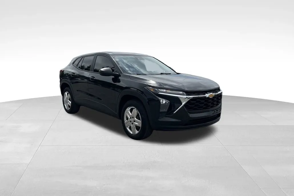 2024 Chevrolet Trax LS photo 1