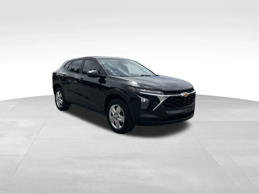 2024 Chevrolet Trax LS photo 1
