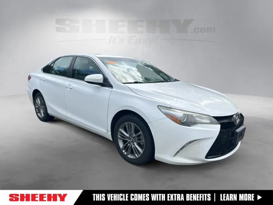 2015 Toyota Camry LE photo 1