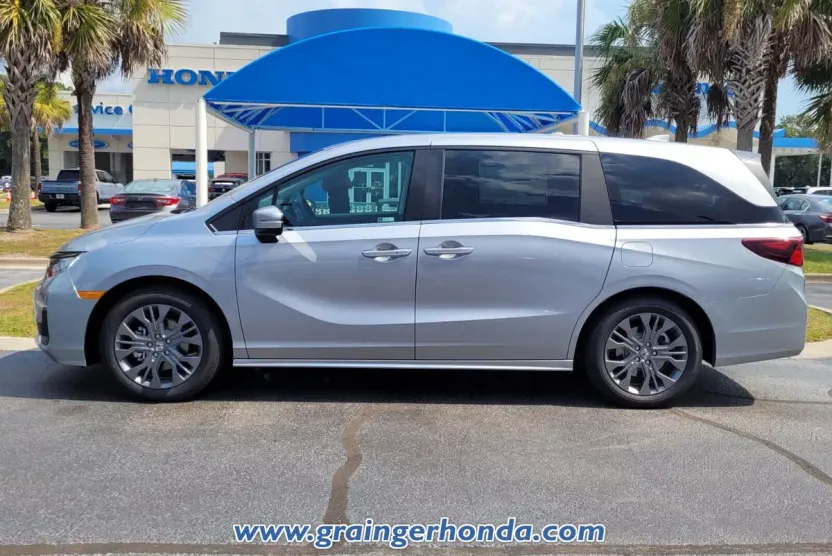 2026 Honda Odyssey Touring photo 1