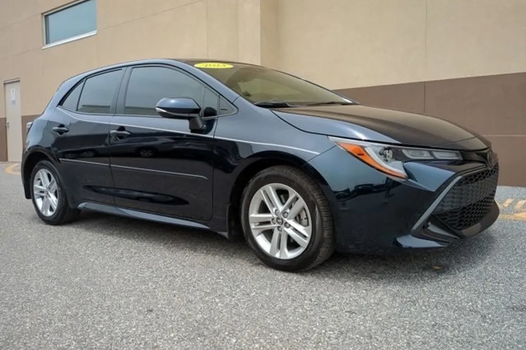 2021 Toyota Corolla SE photo 1
