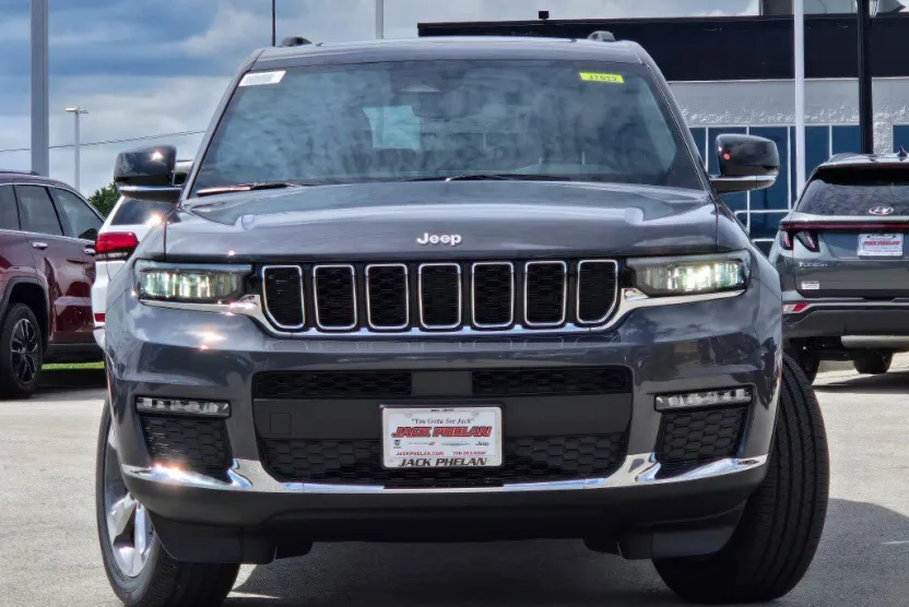 2024 Jeep Grand Cherokee Limited photo 1
