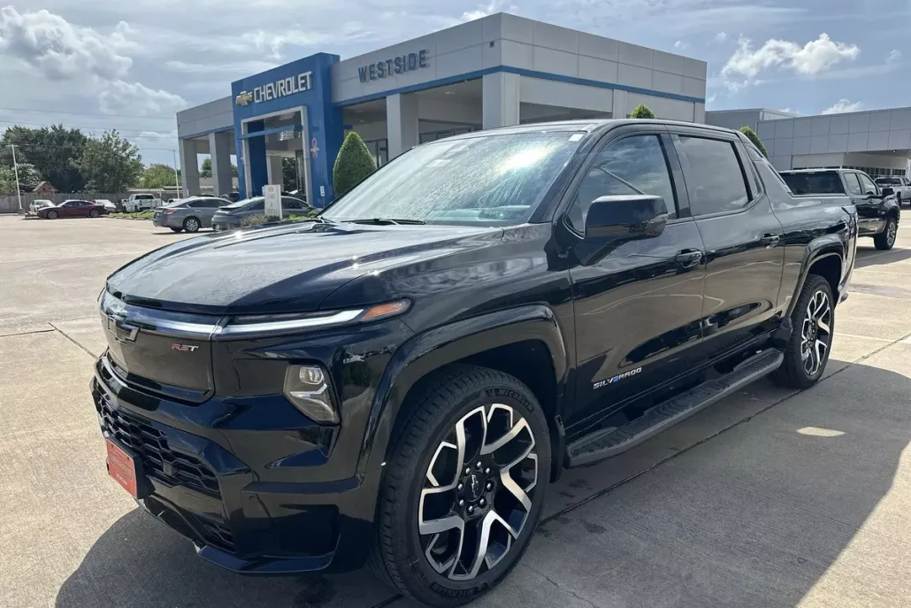 2024 Chevrolet Silverado EV RST photo 1
