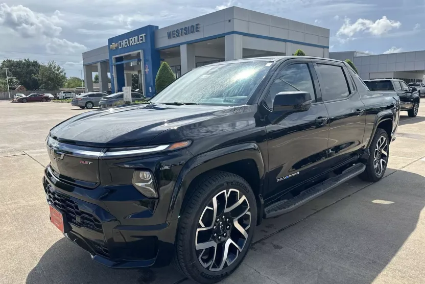 2024 Chevrolet Silverado EV RST photo 1
