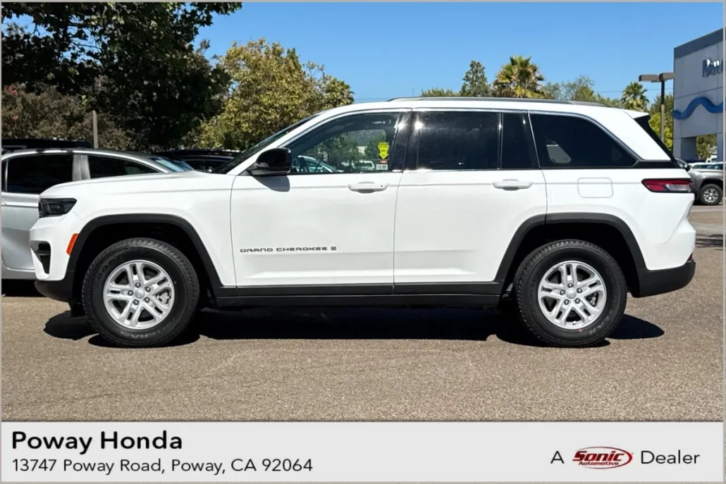 2024 Jeep Grand Cherokee Laredo photo 1