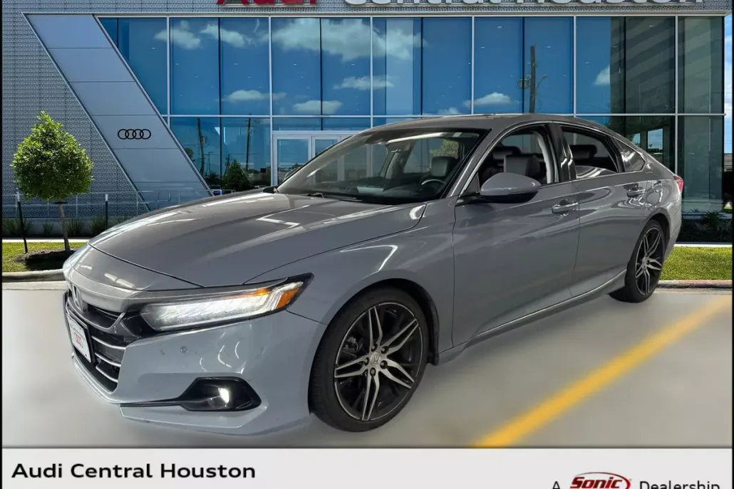 2022 Honda Accord Touring photo 1