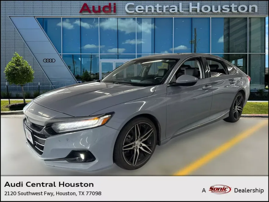 2022 Honda Accord Touring photo 1