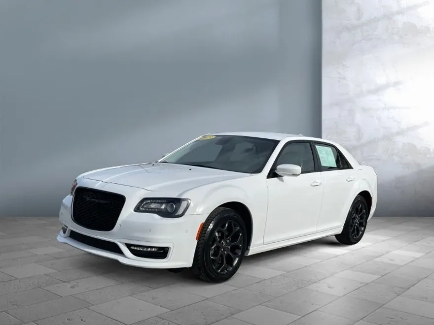 2023 Chrysler 300 Touring L photo 1