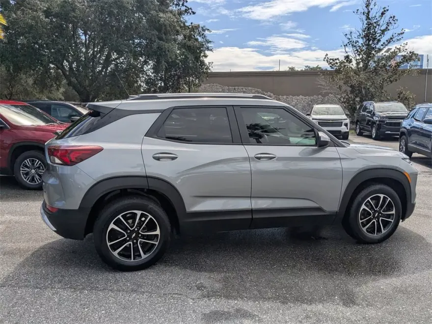 2025 Chevrolet Trailblazer LT photo 1