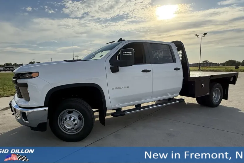 2026 Chevrolet Silverado 3500HD Work Truck photo 1