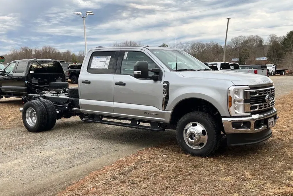 2024 Ford F-350 XLT photo 1