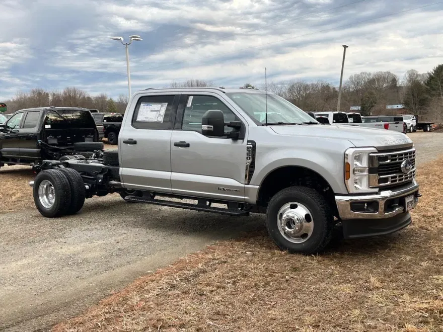 2024 Ford F-350 XLT photo 1