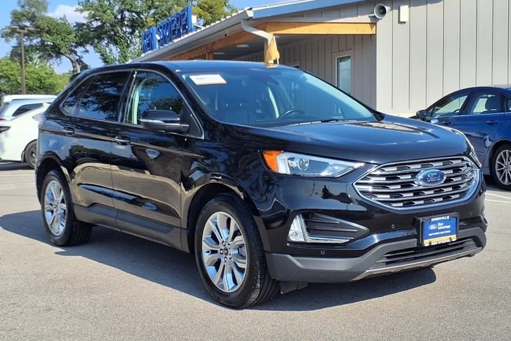 2024 Ford Edge Titanium photo 1